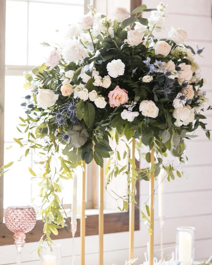 What flowers are in season for my wedding?